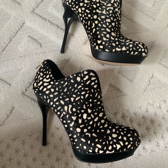 Dolce Vita nisha blk & white calf fur booties - Picture 2 of 7